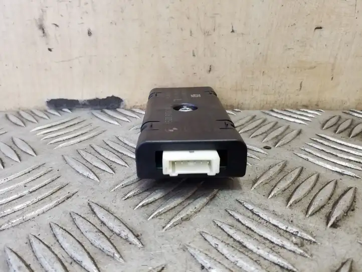 BMW 5 GT F07 (2010 - 2017)  6520915879604 Усилитель антенны