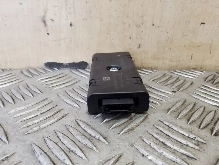 BMW 5 GT F07 (2010 - 2017)  6520915879604 Усилитель антенны