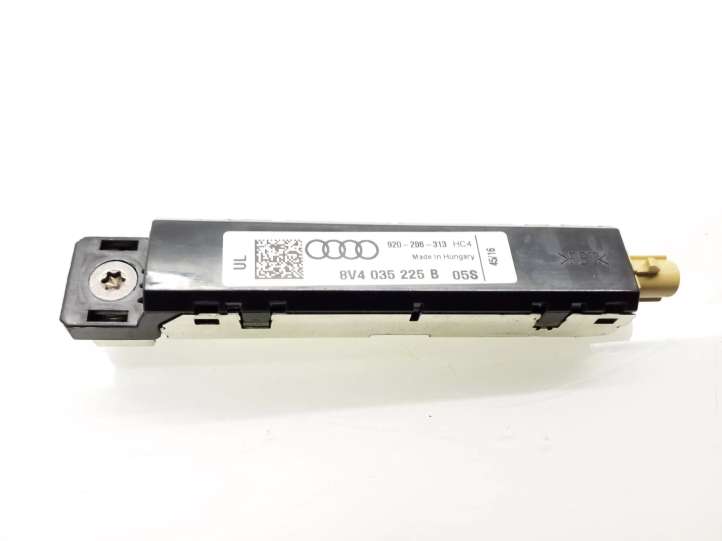 8V4035225B Audi A3 S3 8V Antenos stiprintuvas