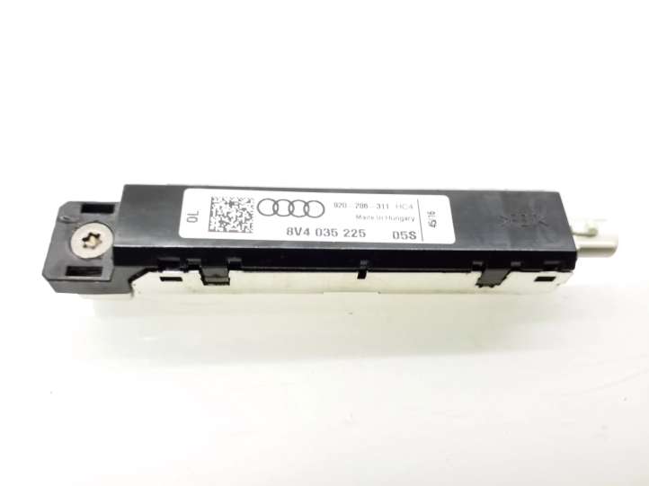 8V4035225 Audi A3 S3 8V Antenos stiprintuvas