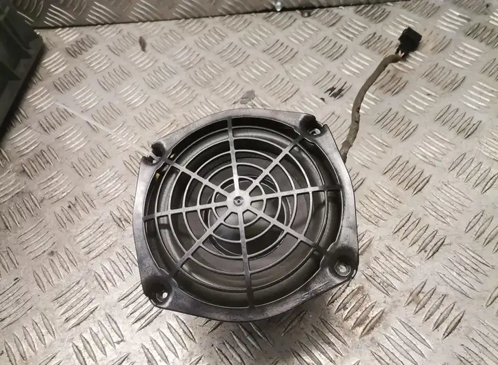Audi A4 S4 B7 8E 8H (2004 - 2009) Сабвуфер — фото 1