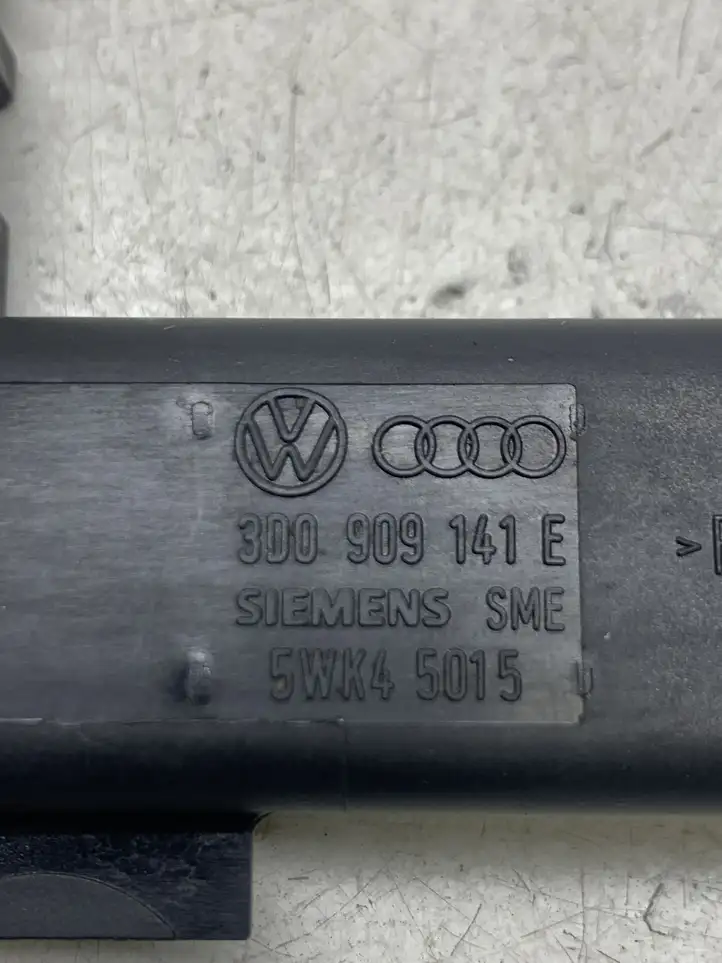 Audi A8 S8 D3 4E (2002 - 2005) 3D0909141E Антенна бесключевого доступа — фото 2