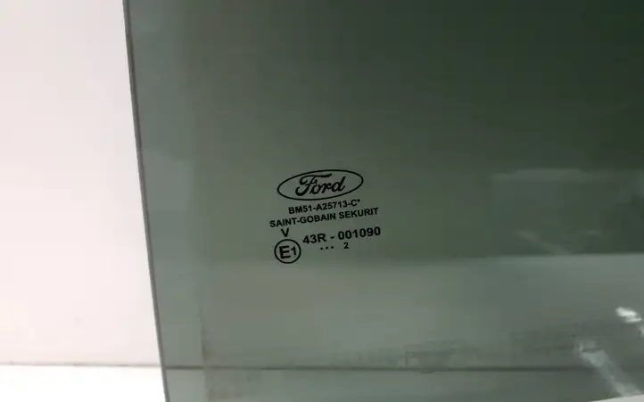 Ford Focus (2011 - 2015) BM51A25713C Стекло задней двери — фото 3