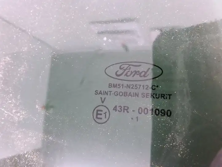 Ford Focus (2011 - 2015) BM51N25712C Стекло задней двери — фото 3