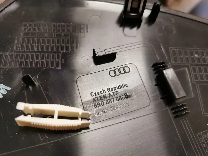 Audi Q5 SQ5 (2012 - 2017) 8R0857086B Боковая отделка панели приборов — фото 3