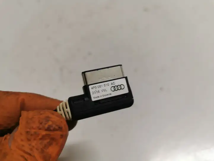 Audi Q5 SQ5 (2012 - 2017) 4F0051510AC iPod разъем — фото 2