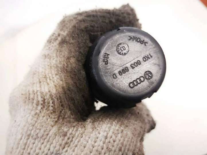 Audi A3/S3 8P (2003 - 2005)  1k0803899d Крепежный винт (запасное колесо)
