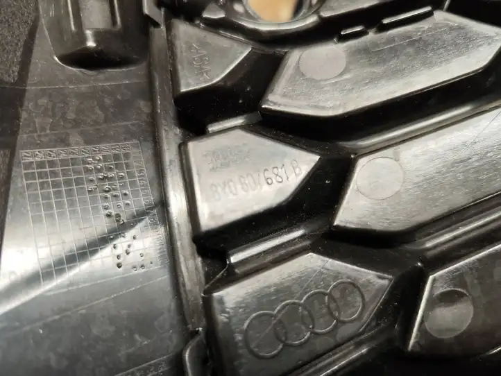 Audi A3/S3 8Y (2020 - ) 8y0807681B Молдинг переднего бампера — фото 1