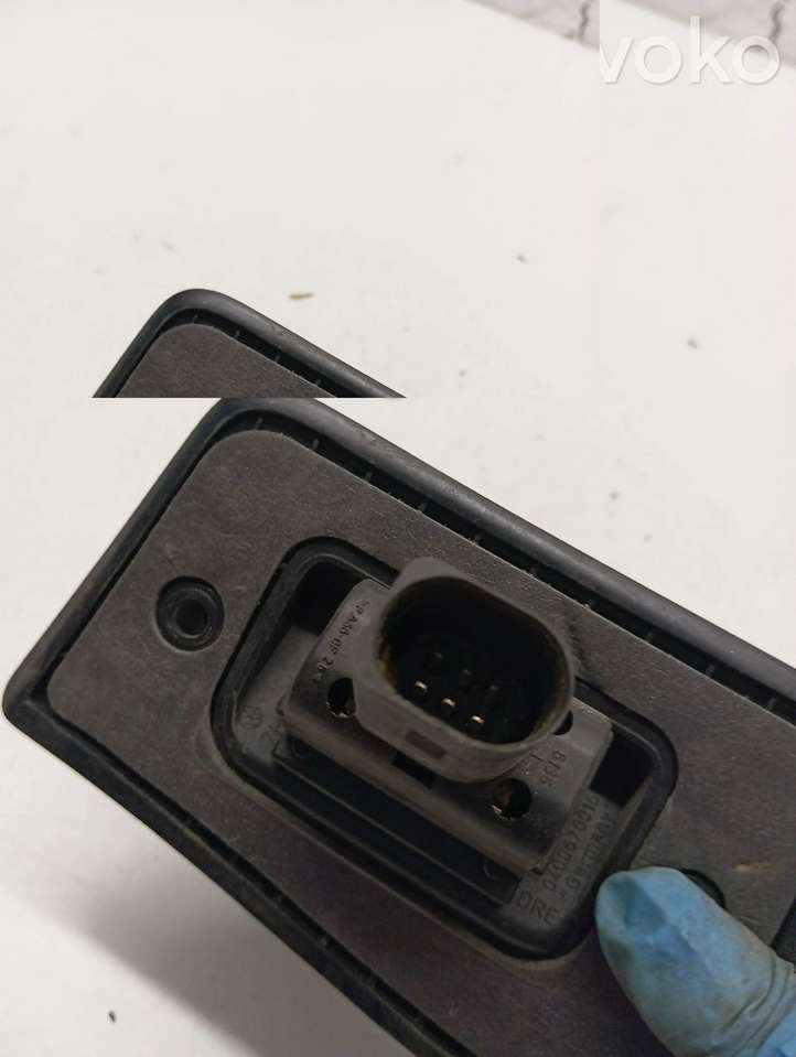 Volkswagen Transporter-Caravelle (2003 - 2009)  7H0907496A Контактное соединение дверей