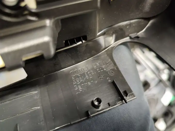 Audi A4 S4 B9 (2015 - 2019) 8W0953512 Обшивка рулевой колонки — фото 4