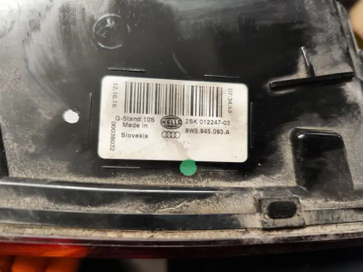 Audi A4 S4 B9 (2015 - 2019) 8W5945093A Задний фонарь в крышке багажника — фото 6