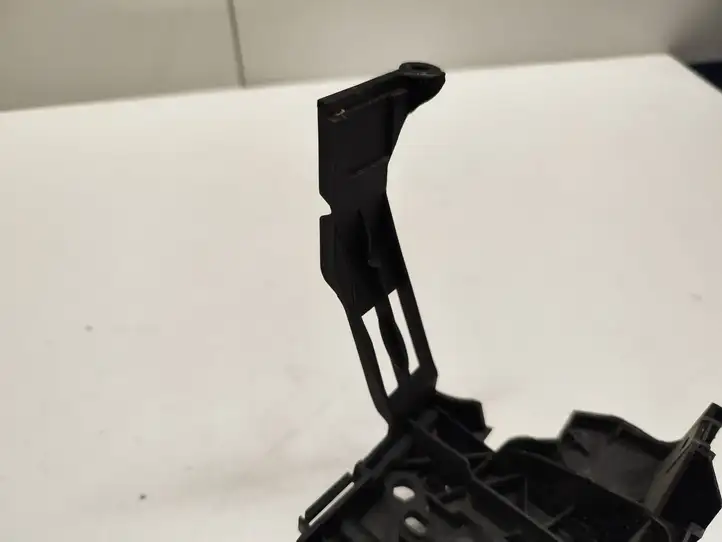 Audi A4 S4 B9 (2015 - 2019) 8W0807771 Кронштейн панели радиатора — фото 6