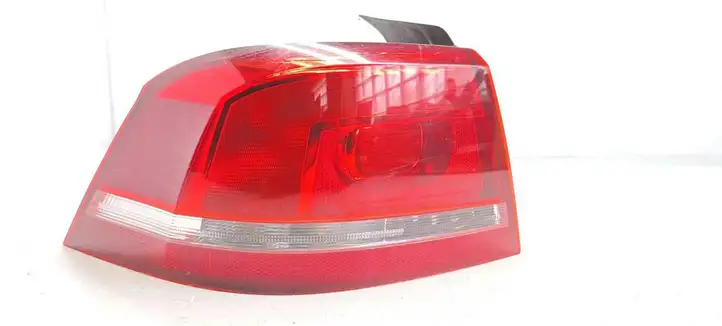 Volkswagen PASSAT B7 (2011 - 2014) 3AE945095F Задний фонарь в кузове — фото 1