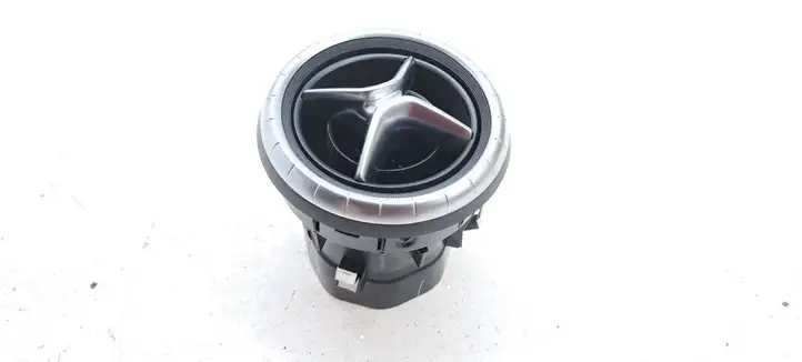 Mercedes-Benz CLA C117,X117,W117 (2013 - 2019) A1178300354 Центральный воздушный дефлектор — фото 1