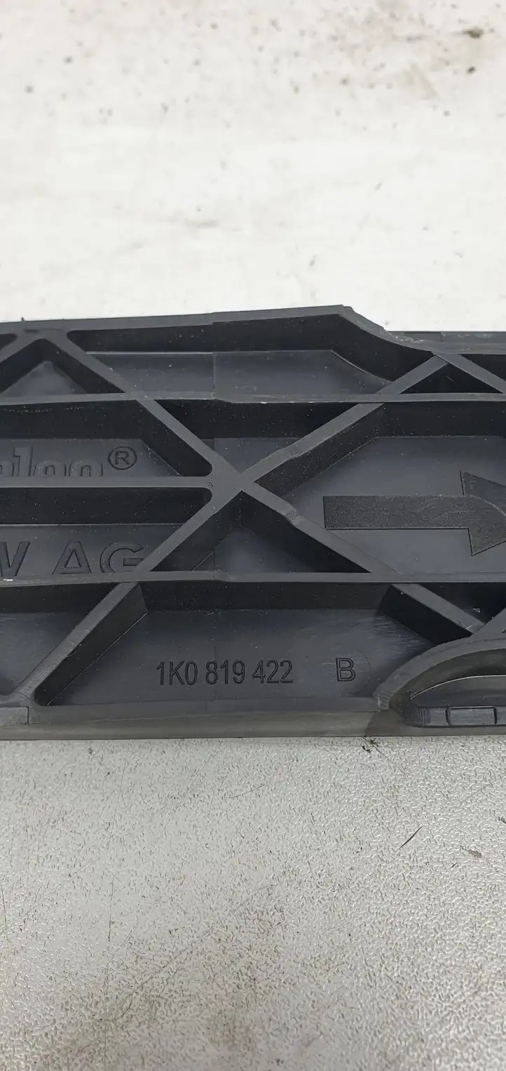 Skoda Octavia Mk2 (1Z) (2004 - 2013) 1K0819422B Крышка микрофильтра воздуха — фото 3