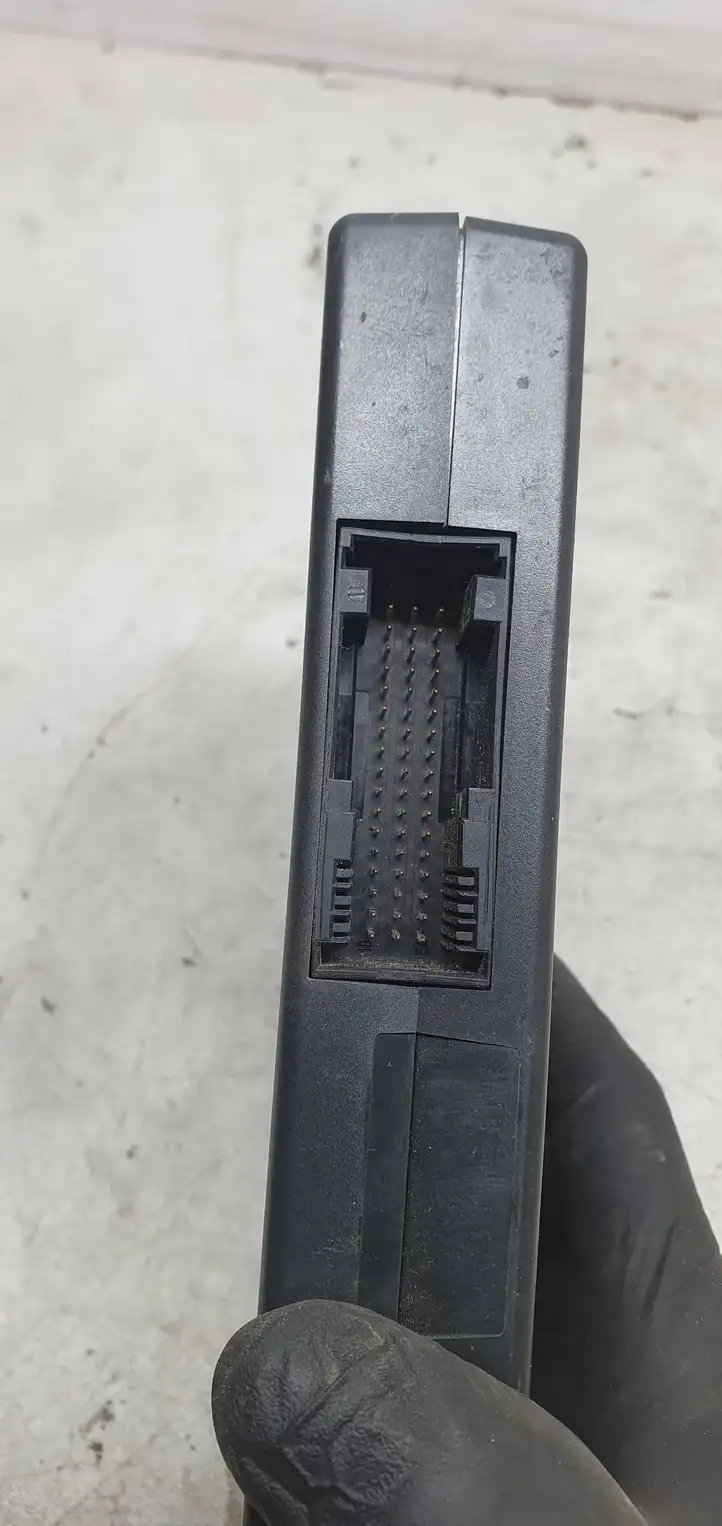 Volkswagen PASSAT B6 (2005 - 2010) 3C0035729E Блок GSM — фото 3