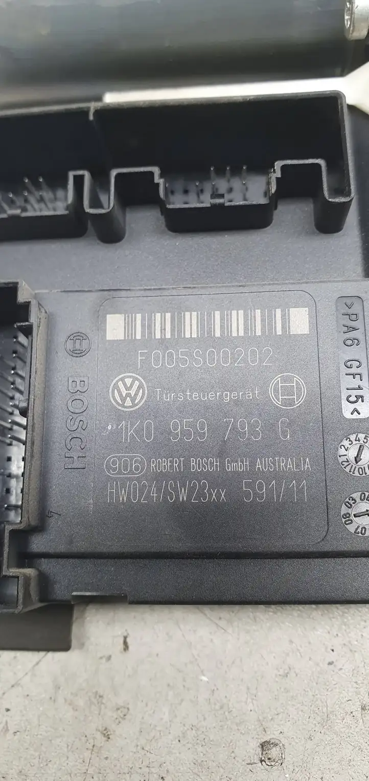 Volkswagen PASSAT B6 (2005 - 2010) 1K0959793G Мотор стеклоподъемника передний — фото 4