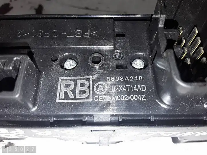 Mitsubishi Outlander (2014 - 2016) 8608A248 Кнопка стеклоподъемников — фото 3