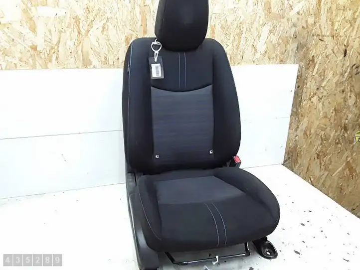 Nissan Leaf II (ZE1) (2017 - ) Переднее сиденье пассажира — фото 1