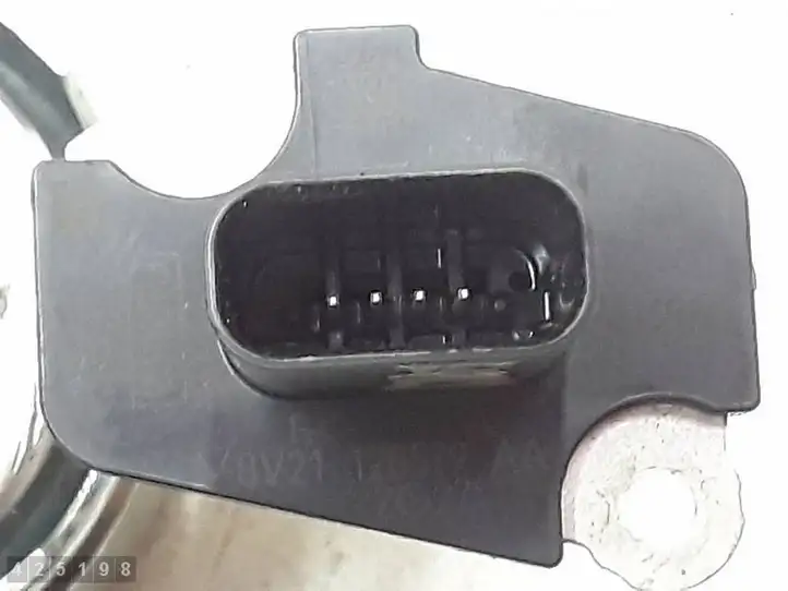 Ford Fiesta (2013 - 2017) 8V2112B579AA Датчик массового расхода воздуха — фото 4