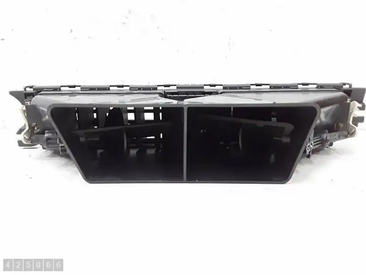 BMW 3 E90 E91 (2005 - 2012) 14482110 Центральный воздушный дефлектор — фото 4