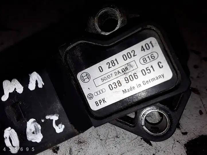 Volkswagen Tiguan (2007 - 2011) 038906051C Датчик давления воздуха впуска — фото 5