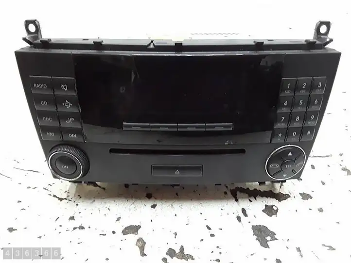 Mercedes-Benz C W203 (2000 - 2007) A2038704589 Магнитола / мультимедийная система — фото 1