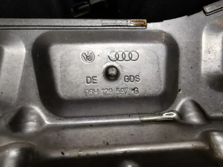 Audi Q5 SQ5 (2012 - 2017) 06H129597G Прочие детали моторного отсека — фото 3
