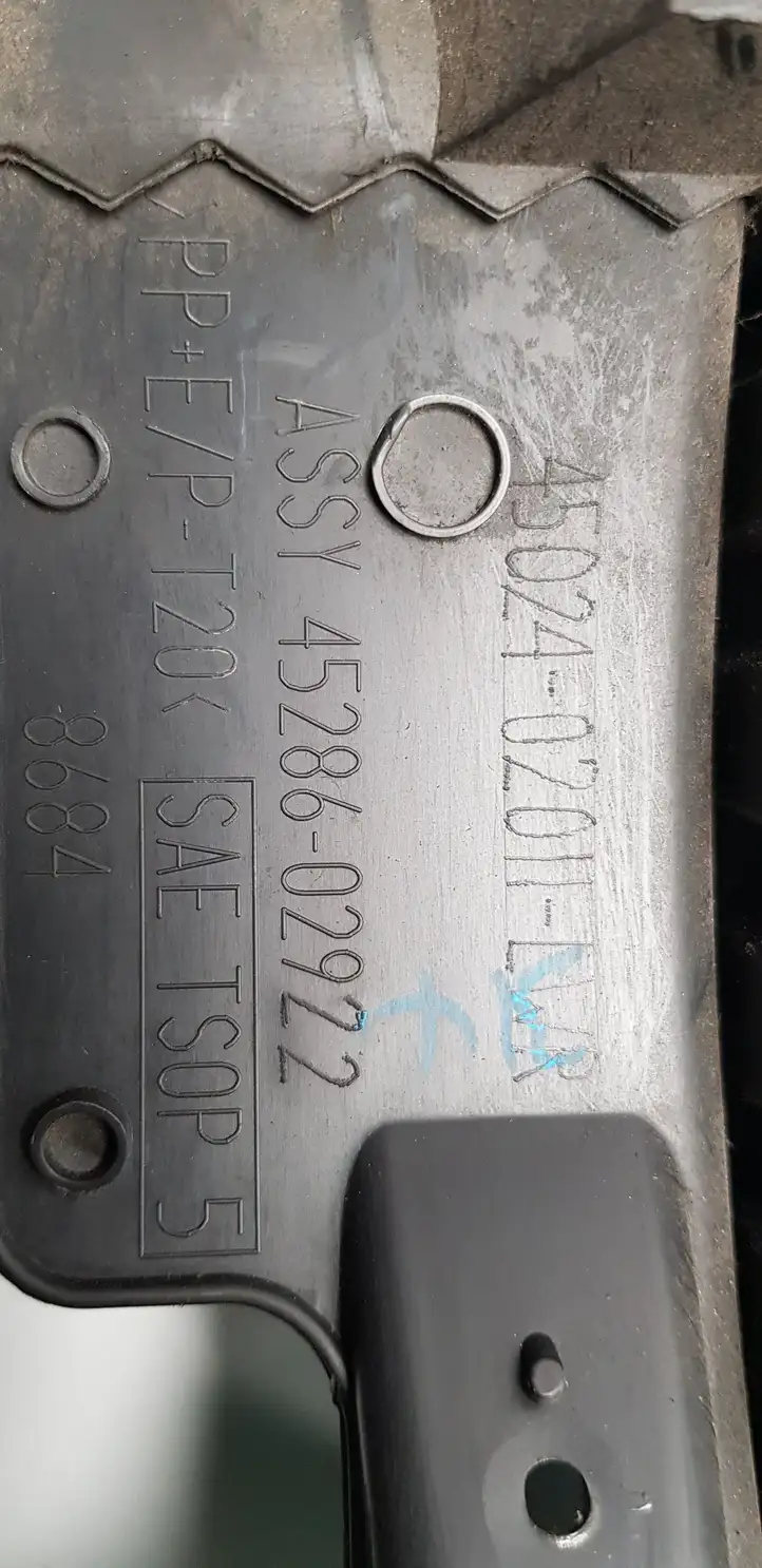 Toyota Corolla E120 E130 (2000 - 2004) 4502402011 Обшивка рулевой колонки — фото 3