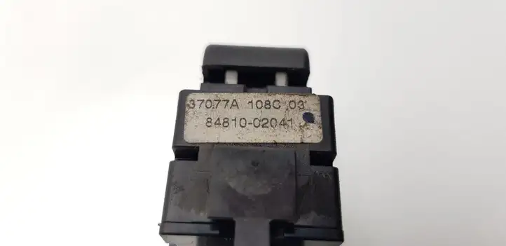 Toyota Corolla E120 E130 (2000 - 2004) 8481002041 Кнопка стеклоподъемников — фото 3