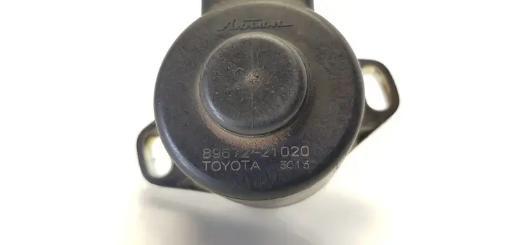 Toyota Corolla E120 E130 (2000 - 2004) 8967221020 Датчик положения системы подачи воздуха — фото 3