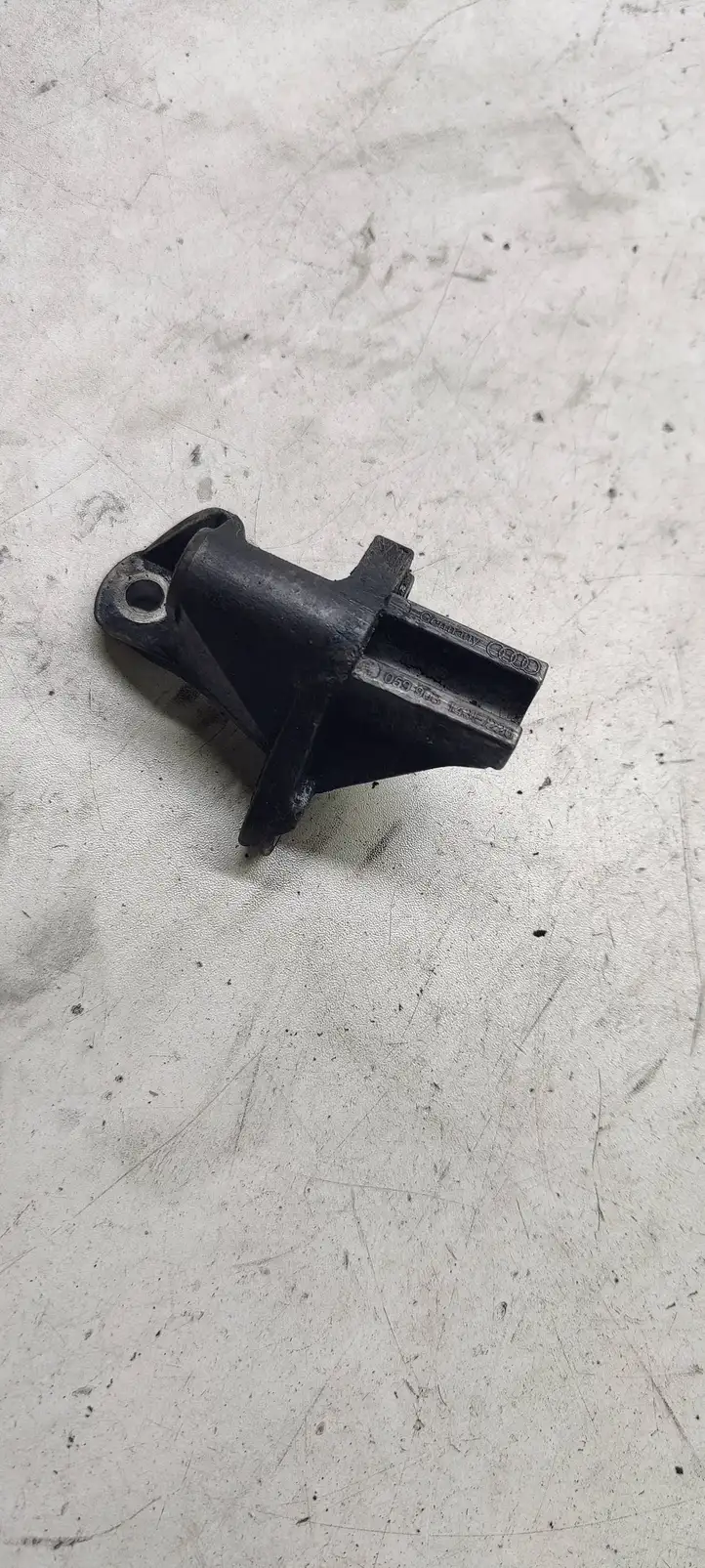Volkswagen PASSAT B5.5 (2001 - 2005) 059903143e Кронштейн двигателя — фото 1