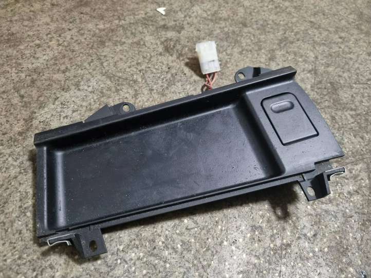 BMW 5 E39 (1996 - 2003)  8159694 Прикуриватель
