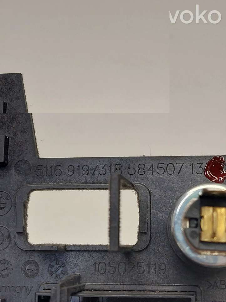 BMW 6 F12 F13 (2010 - 2018)  58450713 Прикуриватель