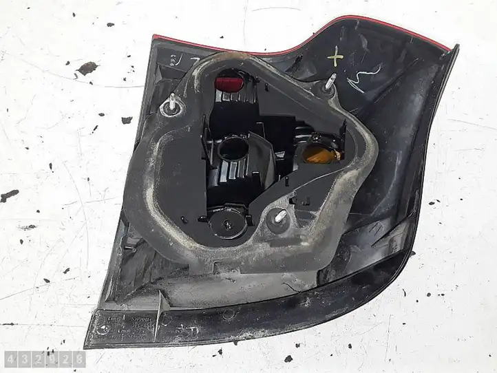 Toyota Corolla E120 E130 (2004 - 2007) E111B02 Задний фонарь в кузове — фото 3