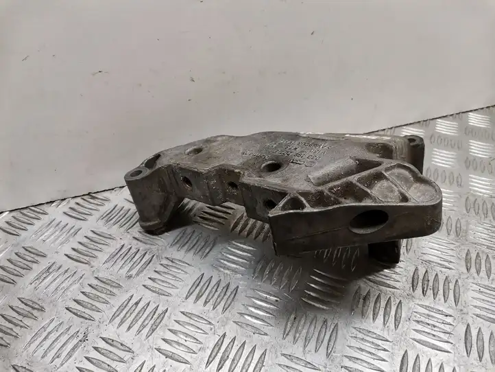 Volkswagen PASSAT B6 (2005 - 2010) 03G199207E Кронштейн двигателя — фото 1