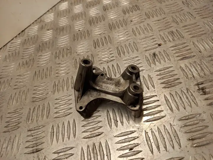 Seat Altea XL (2004 - 2015) 06A903103 Кронштейн двигателя — фото 1