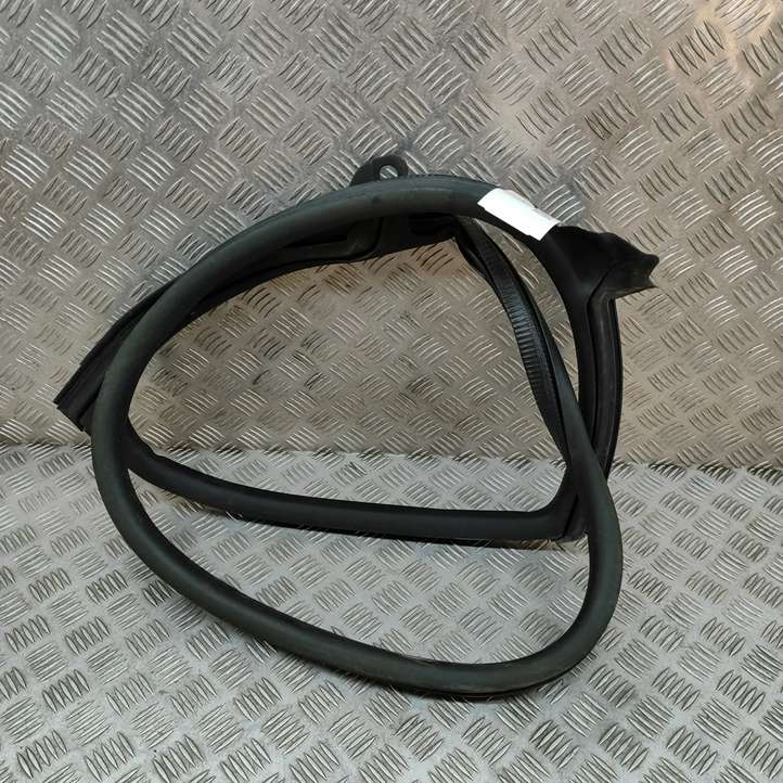 Porsche Taycan 9J1 (2019 - )  9J0833722 Уплотнительная резина на задних дверях