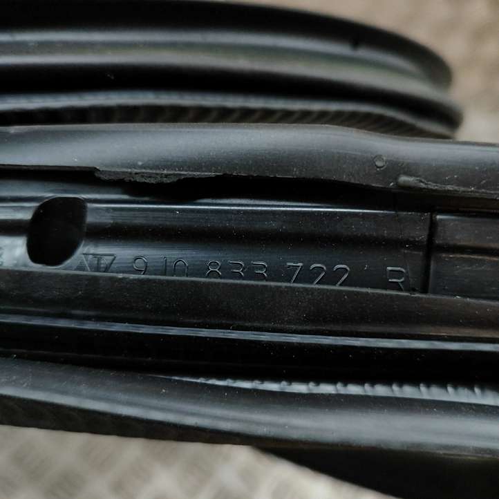 Porsche Taycan 9J1 (2019 - )  9J0833722 Уплотнительная резина на задних дверях