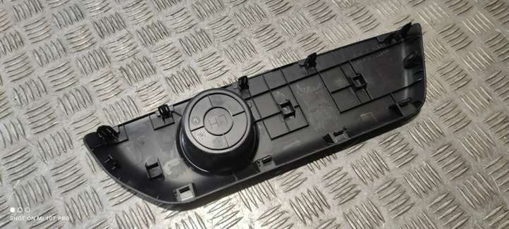 Toyota Prius+ (ZVW40) (2011 - 2018)  6699247010 Задний держатель чашки