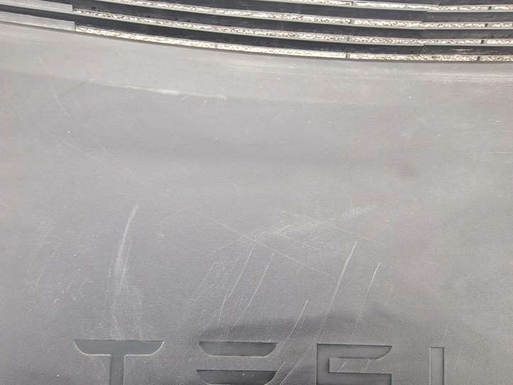 Tesla Model S (2021 - )  106048100C Обшивка переднего вещевого отделения (бардачка)