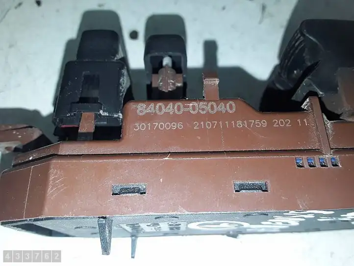 Toyota Avensis T270 (2009 - 2012) 8404005040 Блок кнопок стеклоподъемников — фото 2