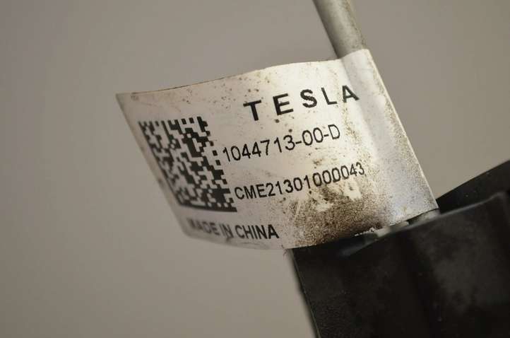 Tesla Model 3 (2017 - 2023)  104471300D Тормозные трубки/шланги