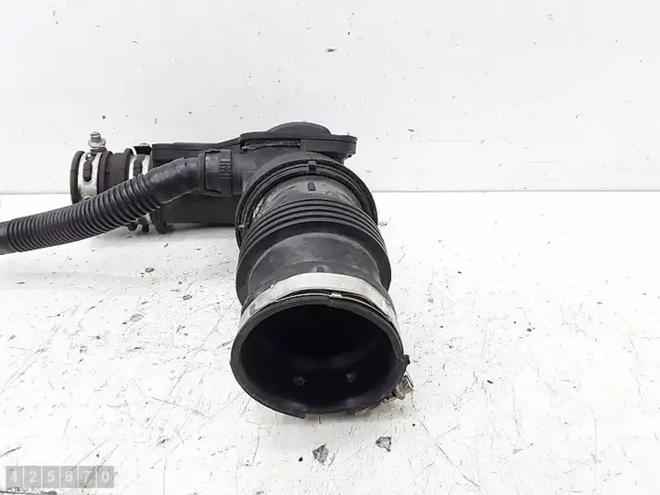 Ford Fiesta (2013 - 2017) Трубка подачи воздуха — фото 2
