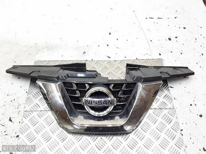 Nissan Juke I F15 (2010 - 2018) 62072BV80A Передняя решетка — фото 1