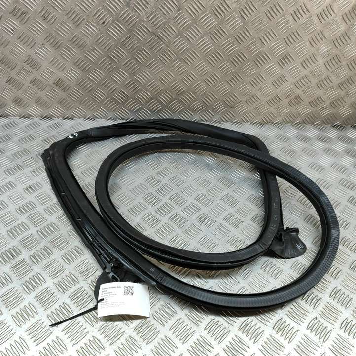 Porsche Taycan 9J1 (2019 - )  9J0833722 Уплотнительная резина на задних дверях