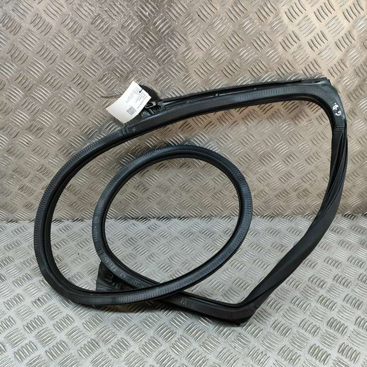 Porsche Taycan 9J1 (2019 - )  9J0833722 Уплотнительная резина на задних дверях