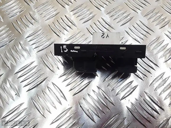 Nissan Qashqai (2013 - 2017) Кнопка стеклоподъемников — фото 2