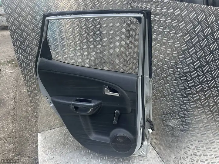 Kia Venga (2010 - 2014) Задняя дверь — фото 2