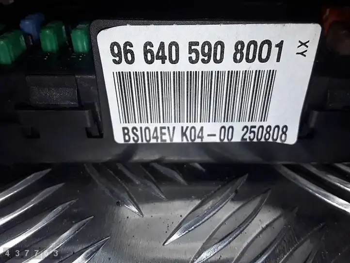 Peugeot 308 (2007 - 2013) 966405908001 Блок предохранителей — фото 2